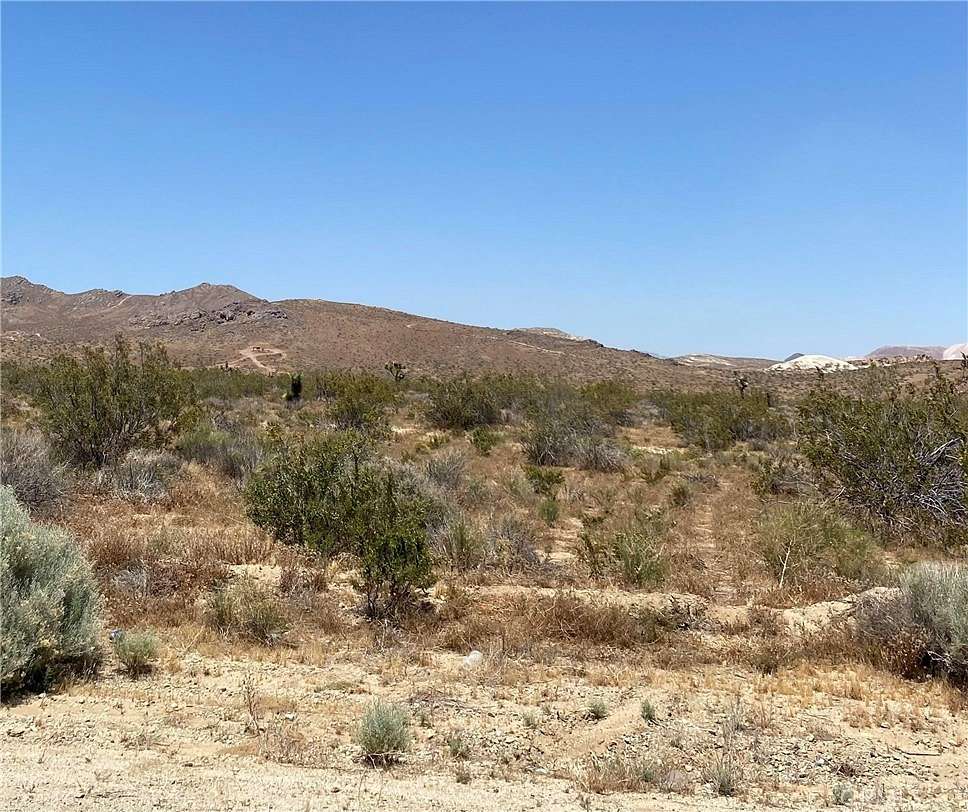 4.6 Acres of Land for Sale in Rosamond, California