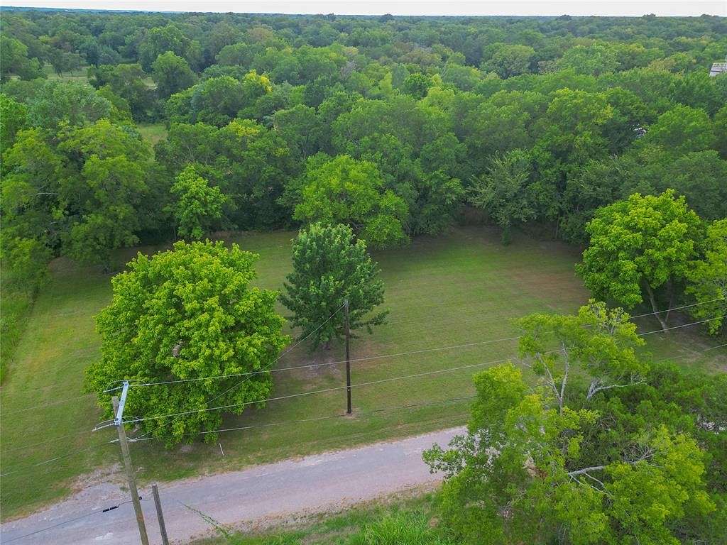 1.2 Acres of Residential Land for Sale in Bonham, Texas