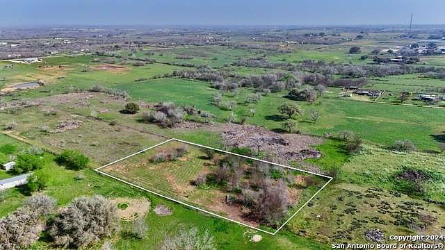 1.5 Acres of Residential Land for Sale in Floresville, Texas