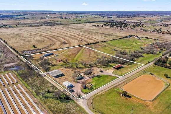 10 Acres of Improved Mixed-Use Land for Sale in Whitesboro, Texas