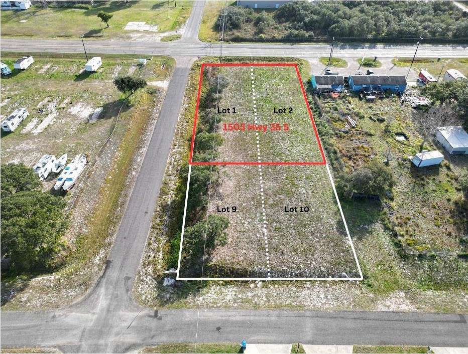 0.34 Acres of Mixed-Use Land for Sale in Rockport, Texas