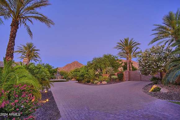 2.1 Acres of Residential Land with Home for Sale in Paradise Valley, Arizona
