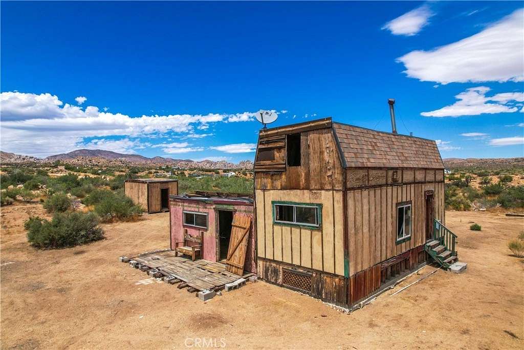 5.3 Acres of Residential Land with Home for Sale in Pioneertown, California