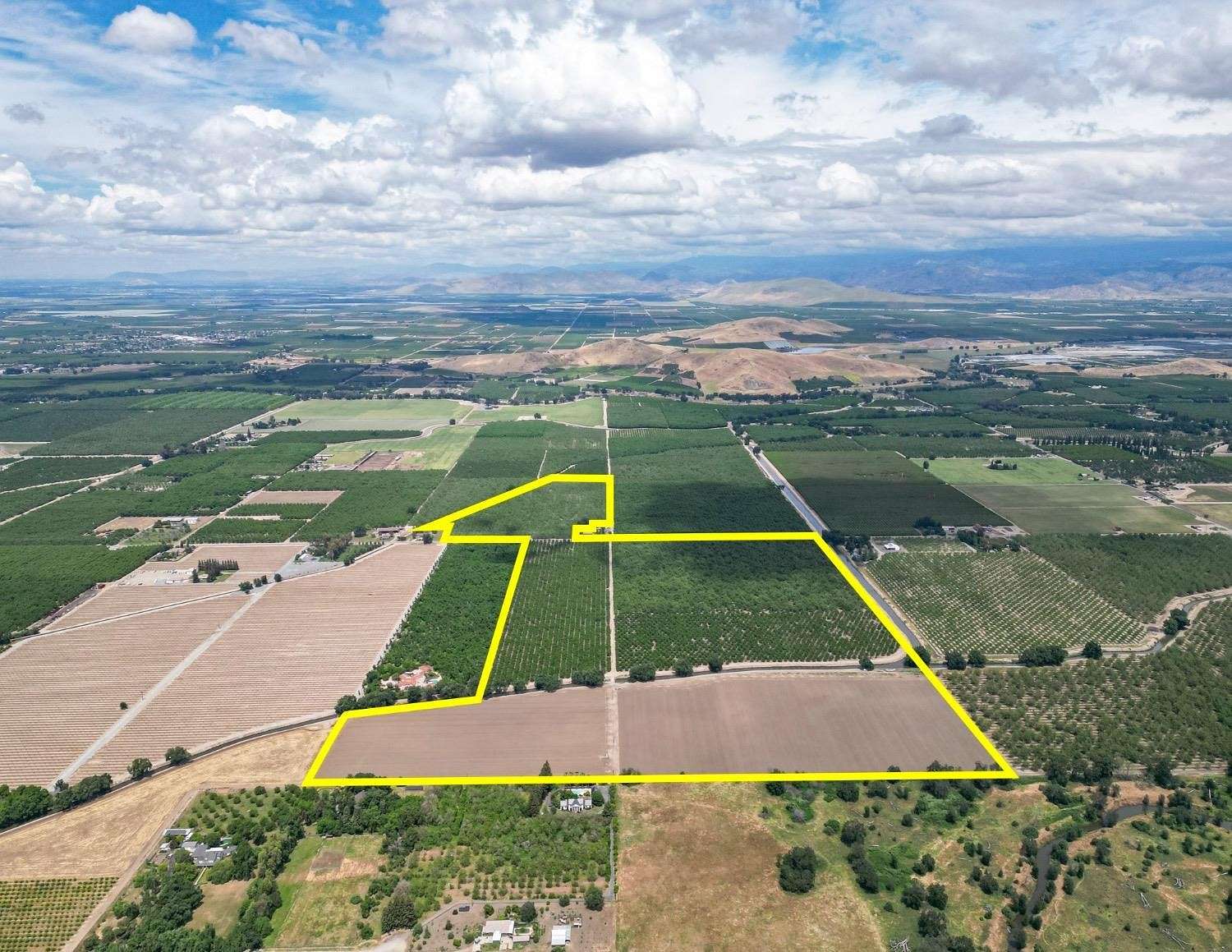 152 Acres of Agricultural Land for Sale in Visalia, California