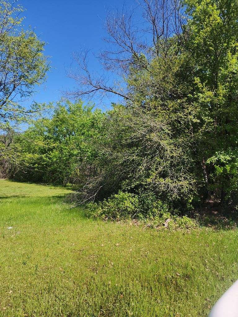 0.93 Acres of Residential Land for Sale in Mabank, Texas