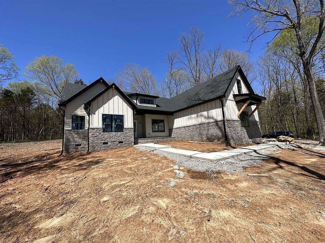 3.1 Acres of Land with Home for Sale in Bowling Green, Kentucky