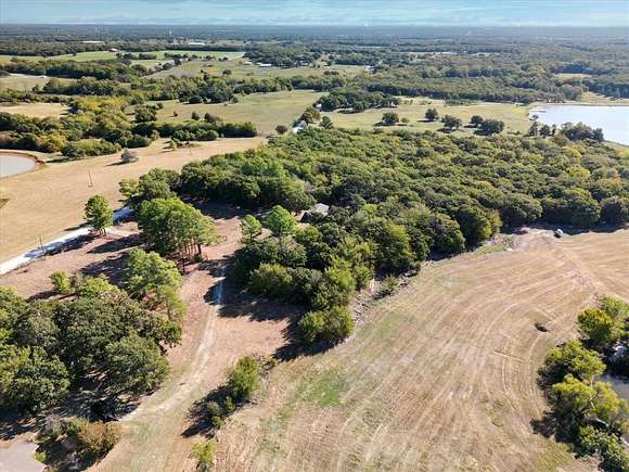 1.5 Acres of Residential Land for Sale in Gainesville, Texas