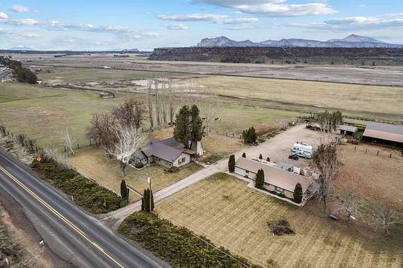 279 Acres of Agricultural Land with Home for Sale in Redmond, Oregon