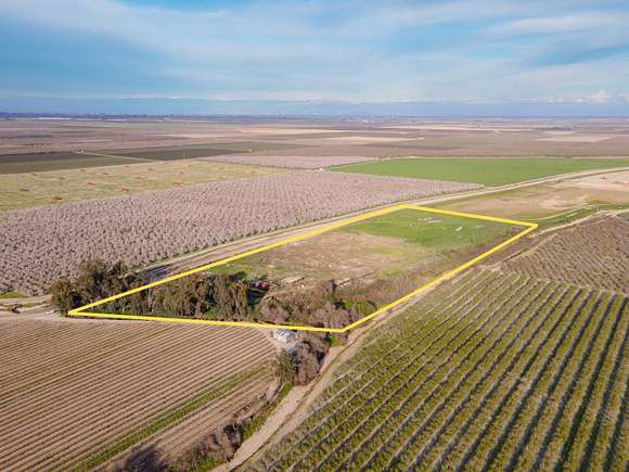 14.6 Acres of Land for Sale in Laton, California