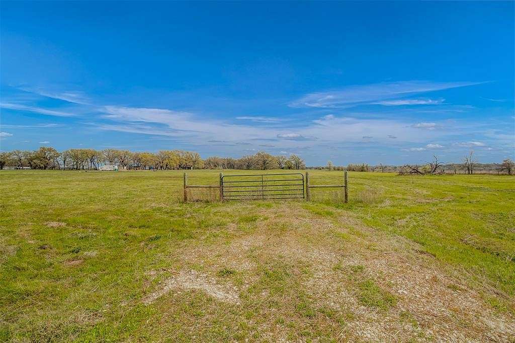5 Acres of Residential Land for Sale in Kerens, Texas