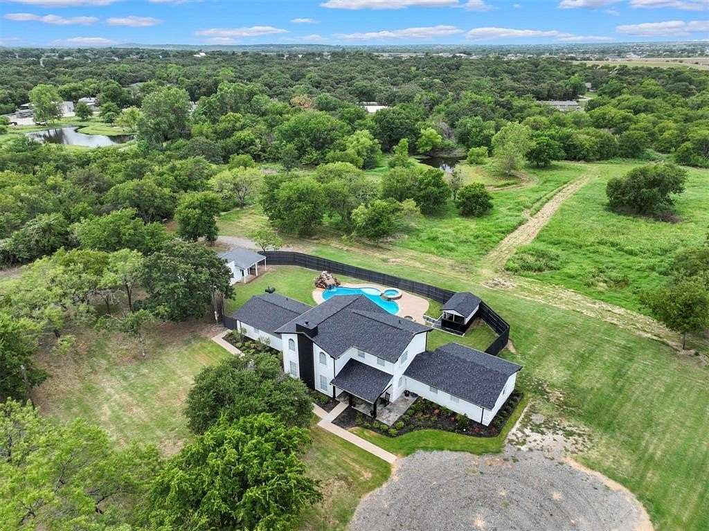 5.129 Acres of Residential Land with Home for Sale in Burleson, Texas