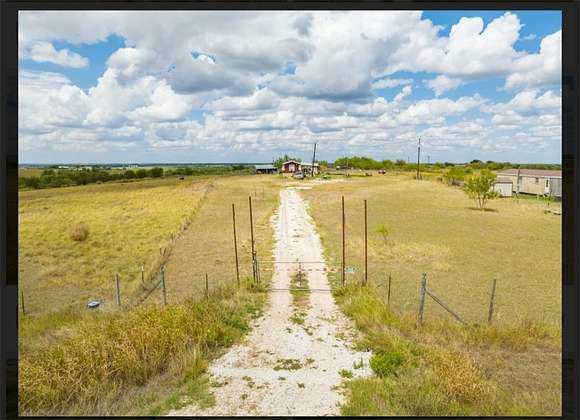 13 Acres of Land with Home for Sale in Hubbard, Texas