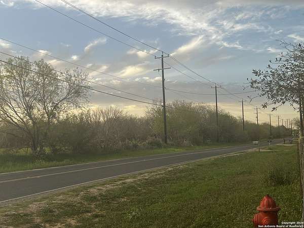 11 Acres of Improved Land for Sale in Atascosa, Texas