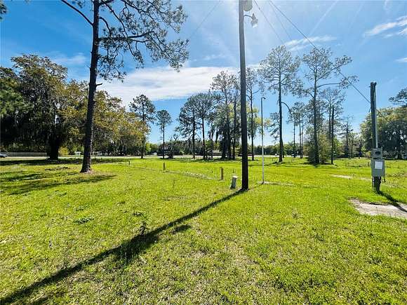 5.1 Acres of Improved Commercial Land for Sale in Hawthorne, Florida