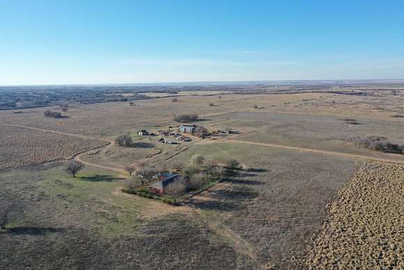 624 Acres of Recreational Land & Farm for Sale in Shamrock, Texas