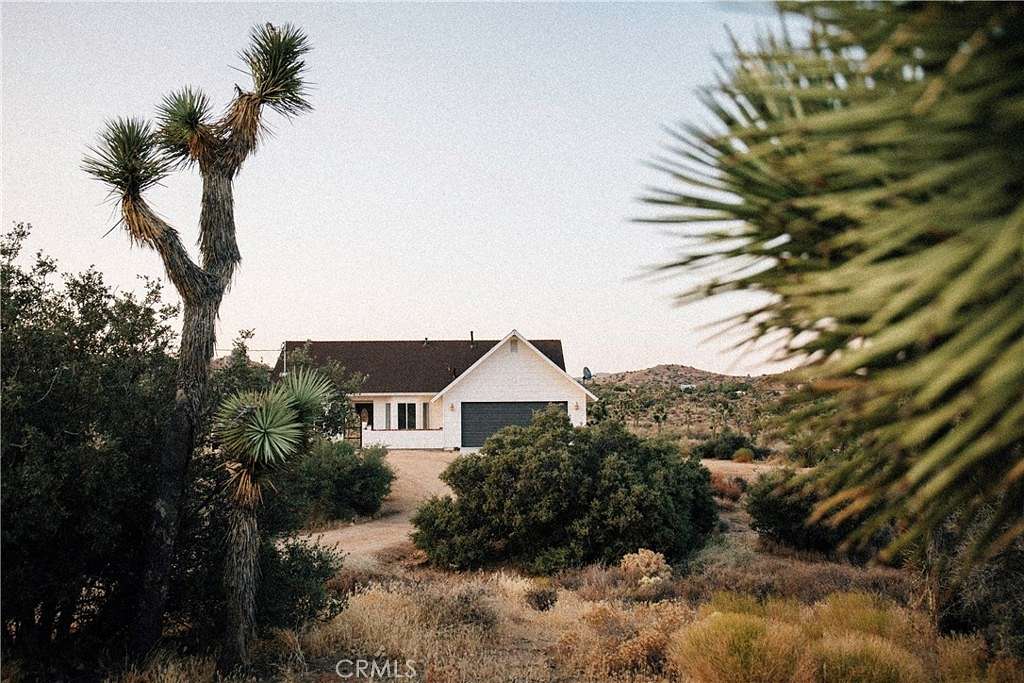 2.5 Acres of Residential Land with Home for Sale in Pioneertown, California