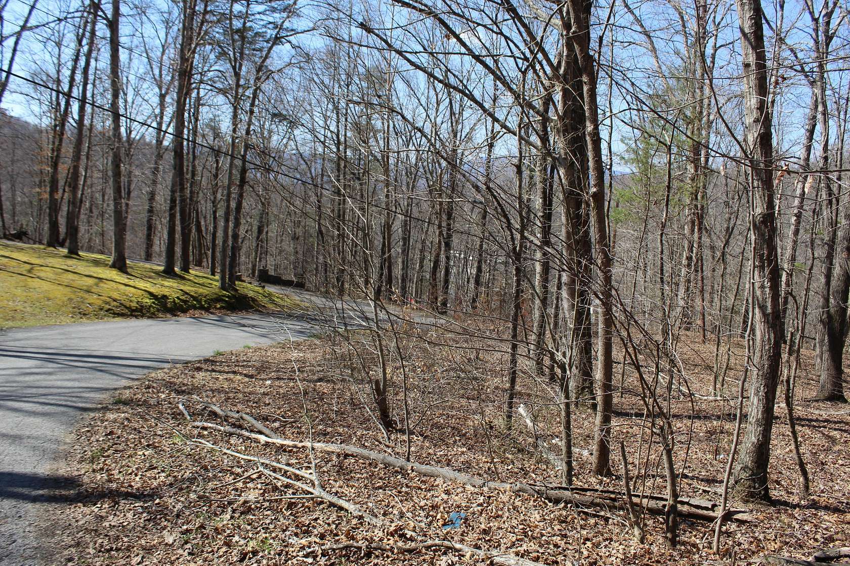 1.27 Acres of Residential Land for Sale in Middlesboro, Kentucky