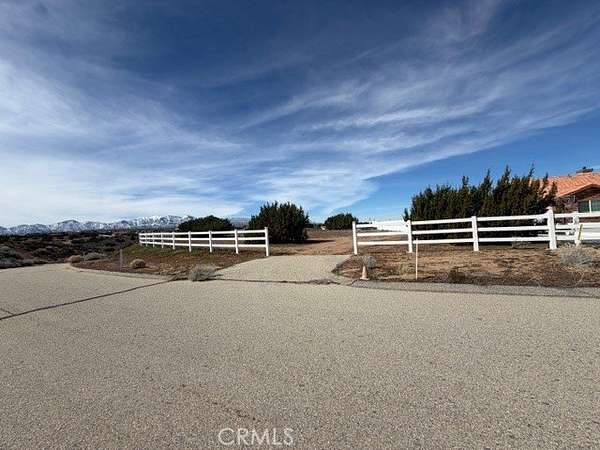 2 Acres of Land for Sale in Oak Hills, California