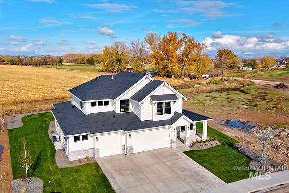 5.1 Acres of Residential Land with Home for Sale in Caldwell, Idaho