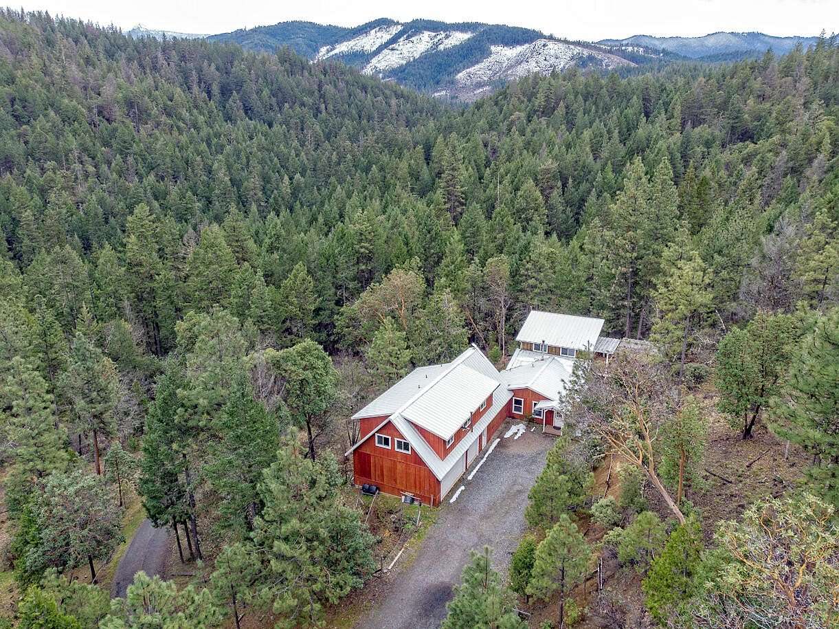 11.93 Acres of Land with Home for Sale in Jacksonville, Oregon