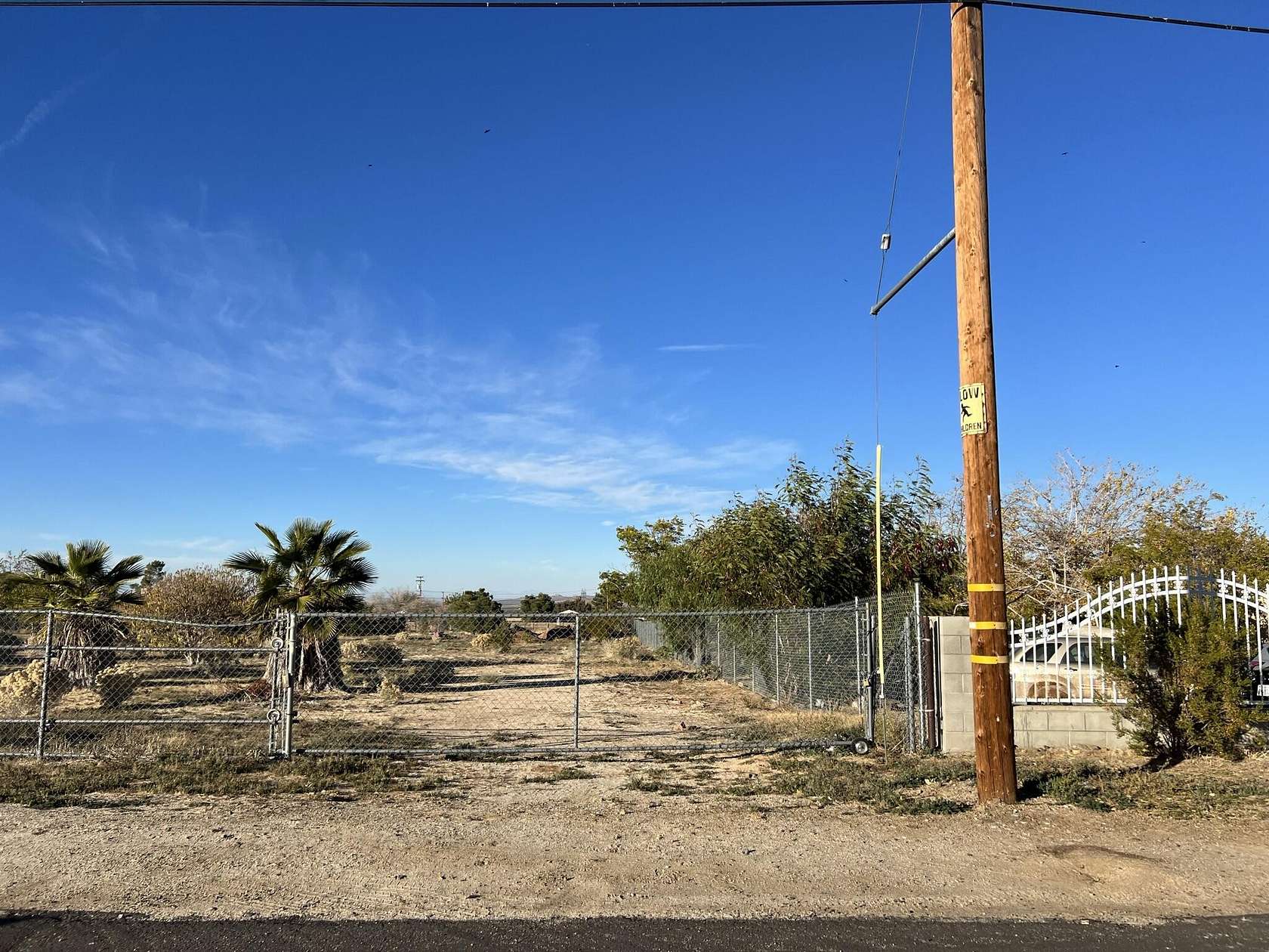 0.92 Acres of Residential Land for Sale in Pearblossom, California