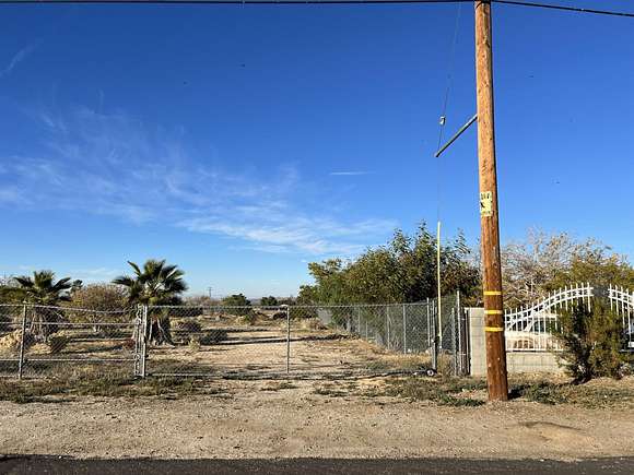 0.92 Acres of Residential Land for Sale in Pearblossom, California