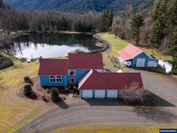 12.8 Acres of Land with Home for Sale in Westfir, Oregon
