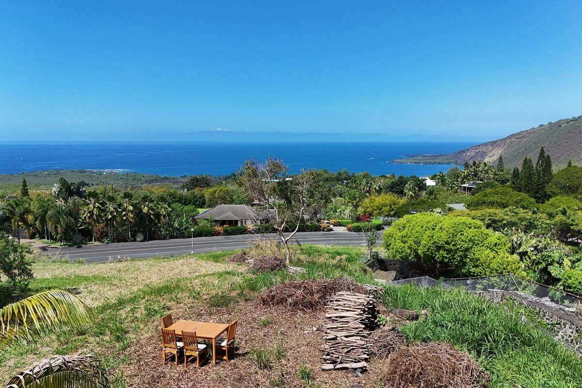 1 Acre of Residential Land for Sale in Kealakekua, Hawaii
