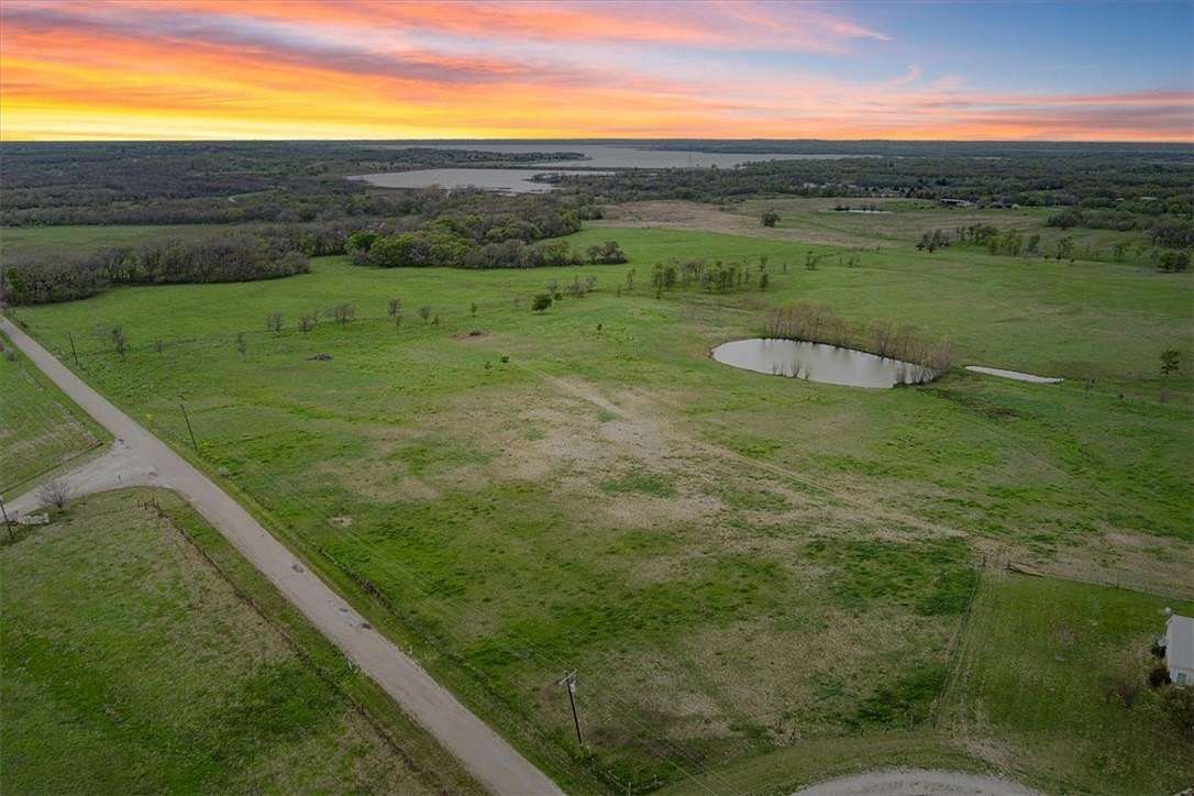 6 Acres of Residential Land for Sale in Mart, Texas