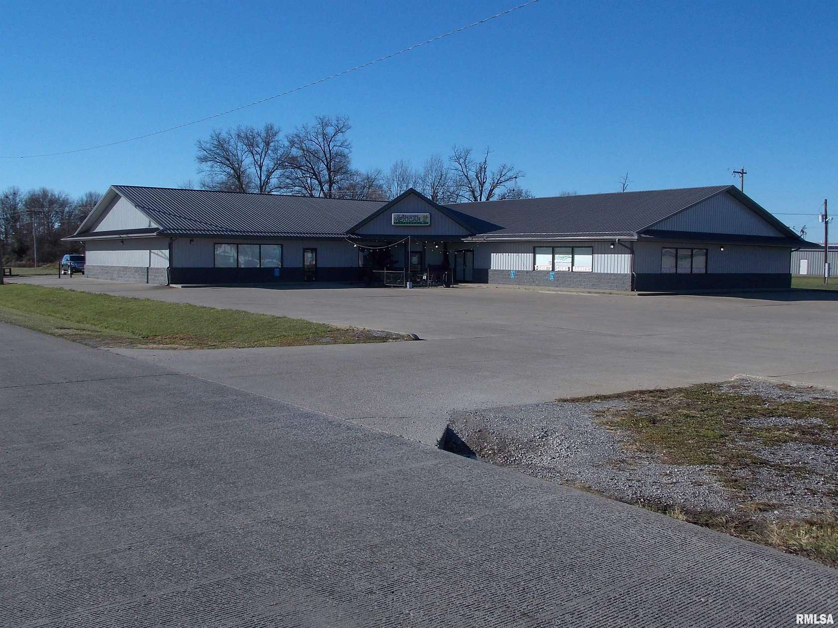 2.4 Acres of Improved Commercial Land for Sale in Fairfield, Illinois