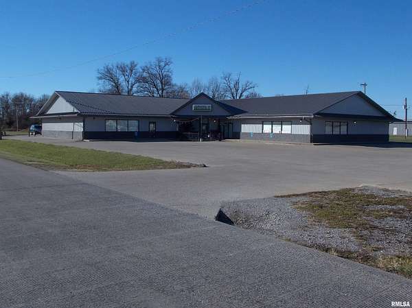 2.4 Acres of Improved Commercial Land for Sale in Fairfield, Illinois