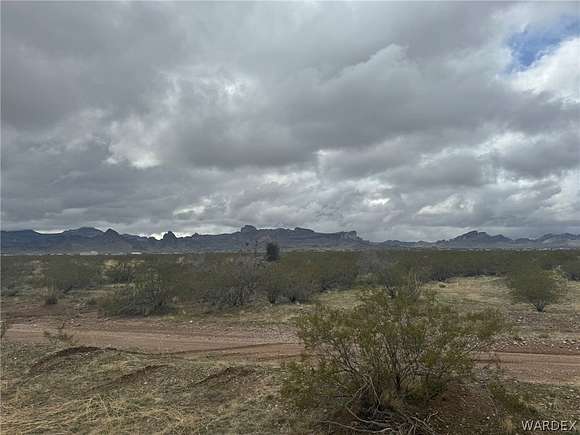 2.2 Acres of Land for Sale in Golden Valley, Arizona