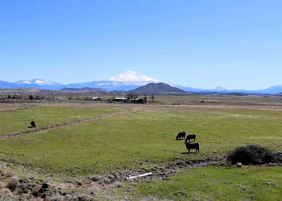 318 Acres of Land for Sale in Yreka, California