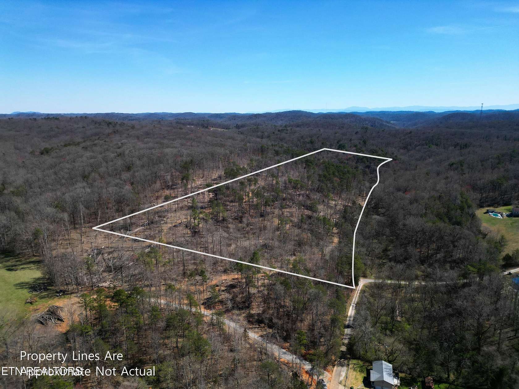 16.5 Acres of Agricultural Land for Sale in Clinton, Tennessee