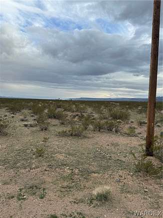 2.5 Acres of Land for Sale in Golden Valley, Arizona