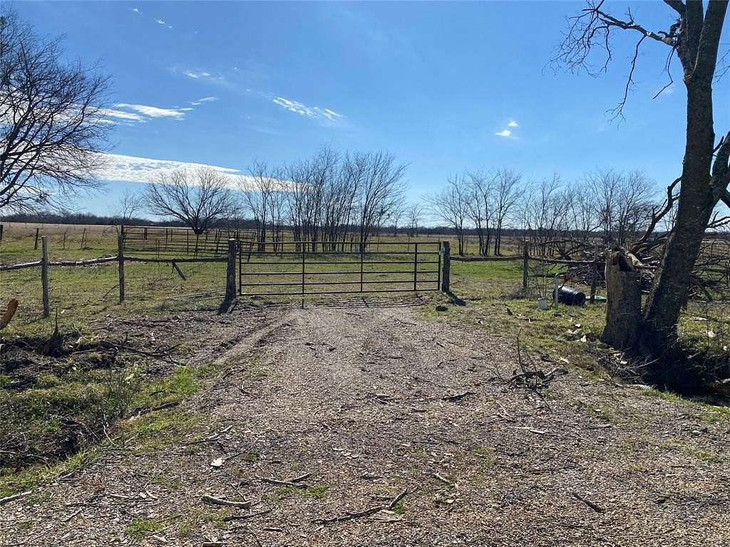 6 Acres of Land for Sale in Kaufman, Texas