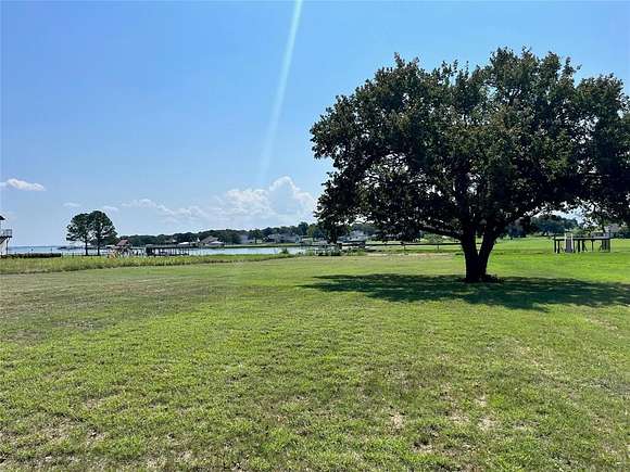 0.8 Acres of Residential Land for Sale in Corsicana, Texas