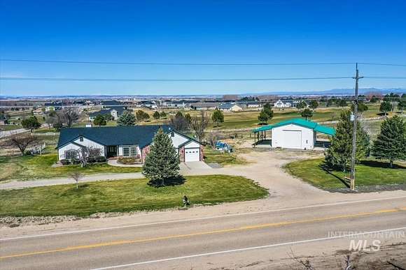 4.1 Acres of Residential Land with Home for Sale in Caldwell, Idaho