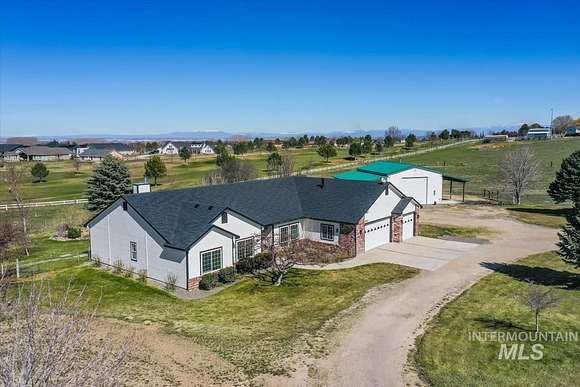 4.1 Acres of Residential Land with Home for Sale in Caldwell, Idaho
