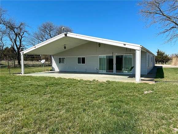 7 Acres of Residential Land with Home for Sale in Quenemo, Kansas