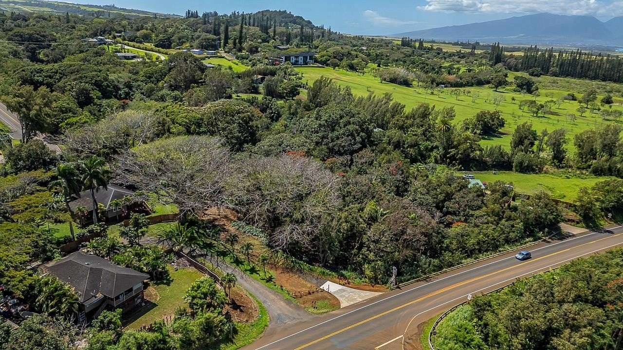 1.69 Acres of Land for Sale in Haʻikū, Hawaii