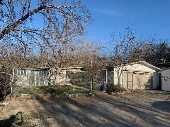 3.1 Acres of Residential Land with Home for Sale in Yreka, California