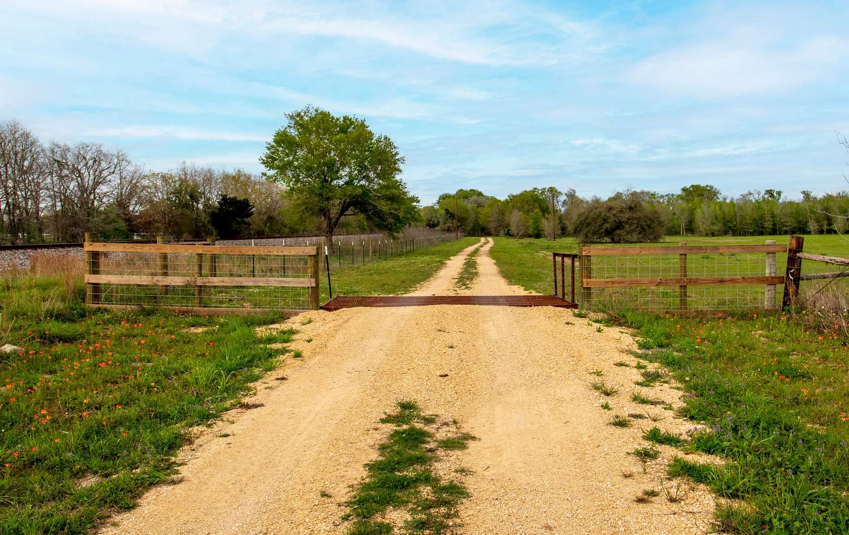 40.8 Acres of Recreational Land & Farm for Sale in Flatonia, Texas