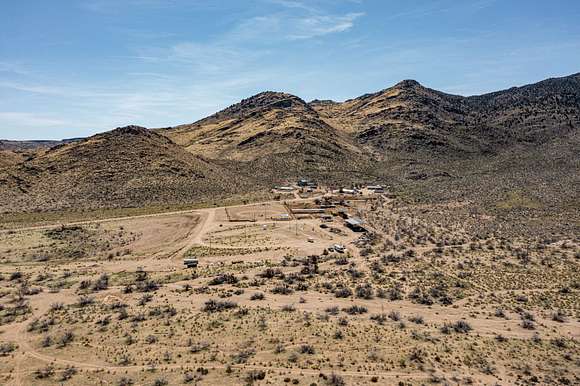 642 Acres of Land with Home for Sale in Kingman, Arizona
