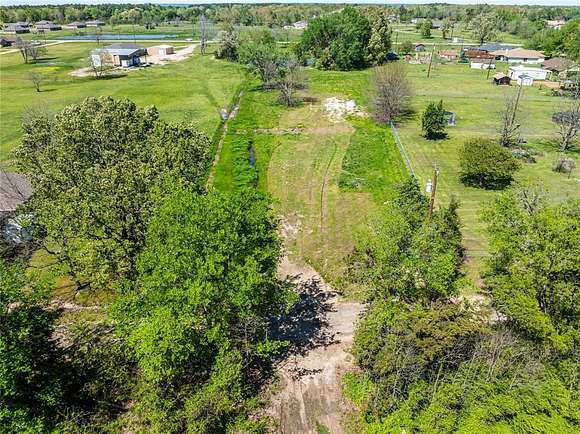 1 Acre of Land for Sale in Powderly, Texas