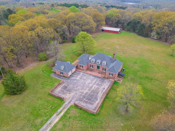 29 Acres of Land with Home for Sale in Hickory Valley, Tennessee