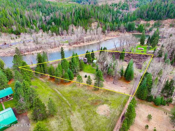 4 Acres of Residential Land with Home for Sale in Calder, Idaho