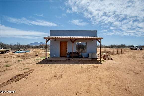8 Acres of Residential Land with Home for Sale in Hereford, Arizona