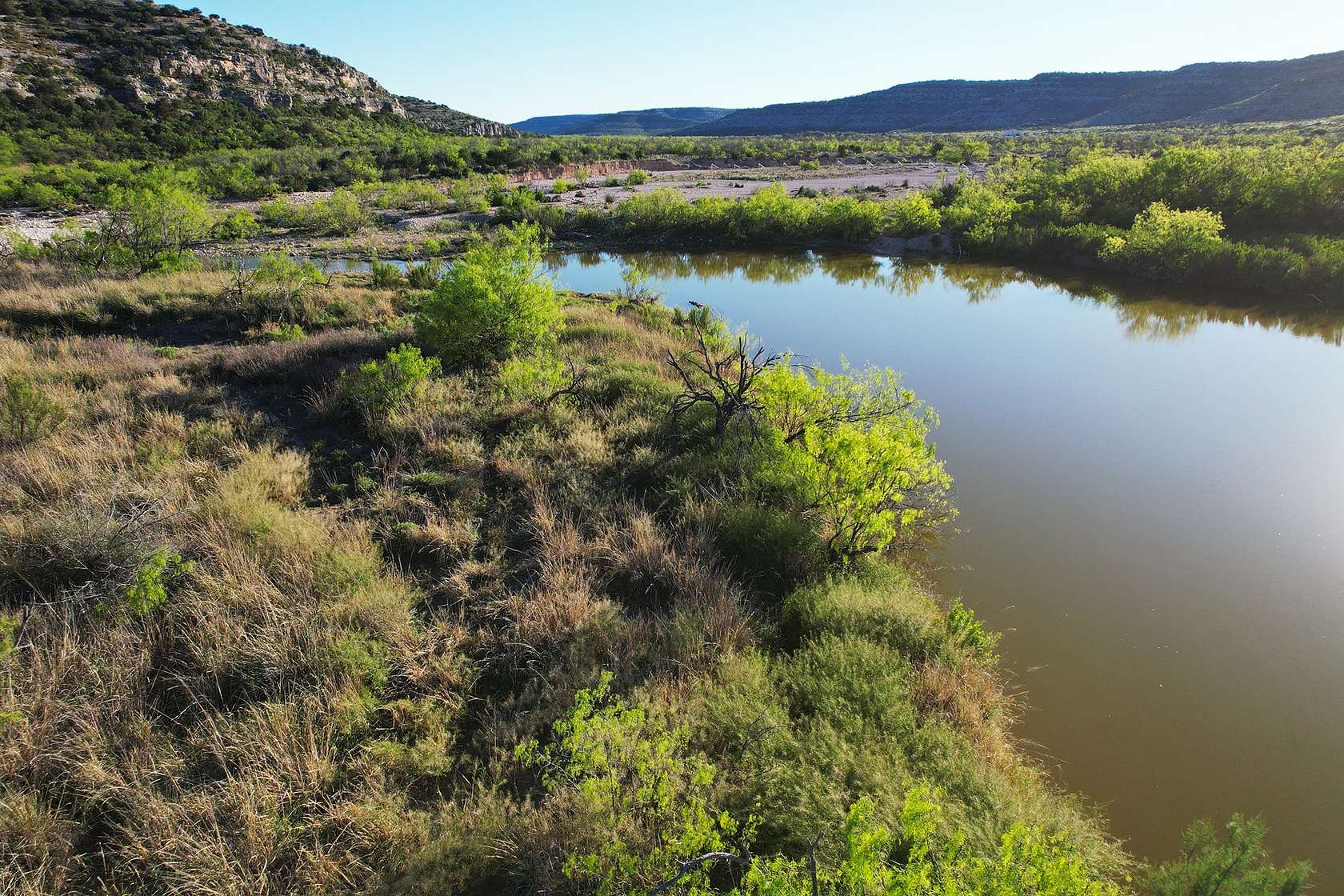 851 Acres of Land with Home for Sale in Sheffield, Texas