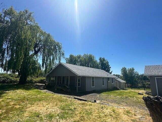 2.6 Acres of Residential Land with Home for Sale in Eagle Point, Oregon